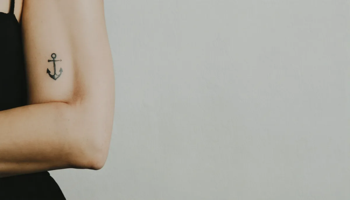 découvrez la signification du tatouage d’ancre, un symbole puissant représentant la stabilité, la force et un lien profond, parfait pour exprimer vos valeurs et votre identité.
